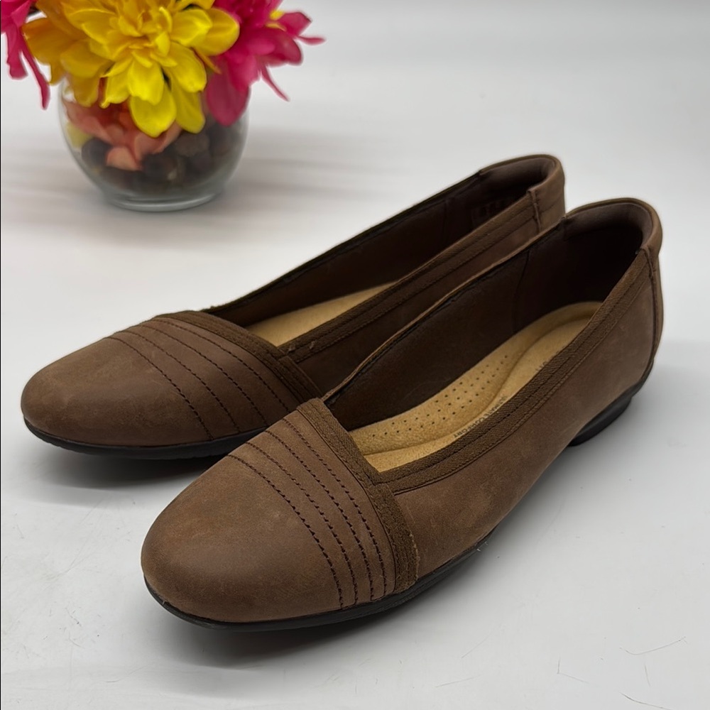 Clarks Brown Suede Flats with Pleated Design Size 10 MCL7767A